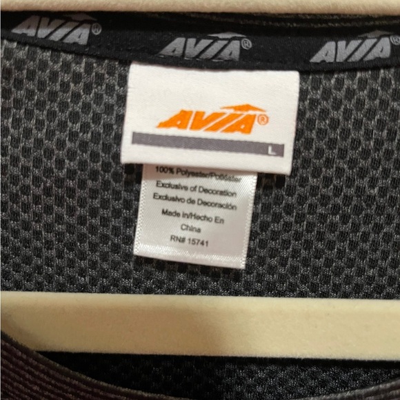 Avia - athletic top - size Large - like new - Picture 3 of 3